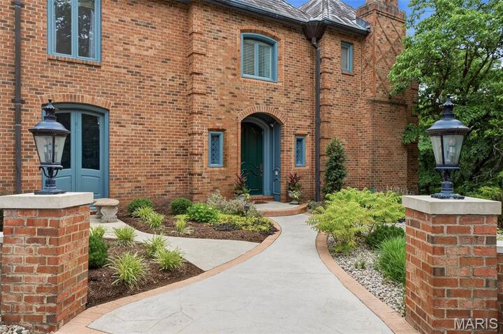 Property Photo: 10700 Starhill Drive MO 63128