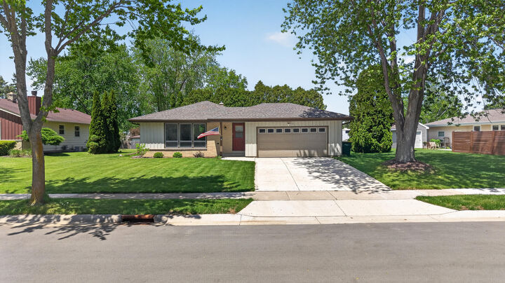 Property Photo:  508 Whitegate Dr  WI 53080 