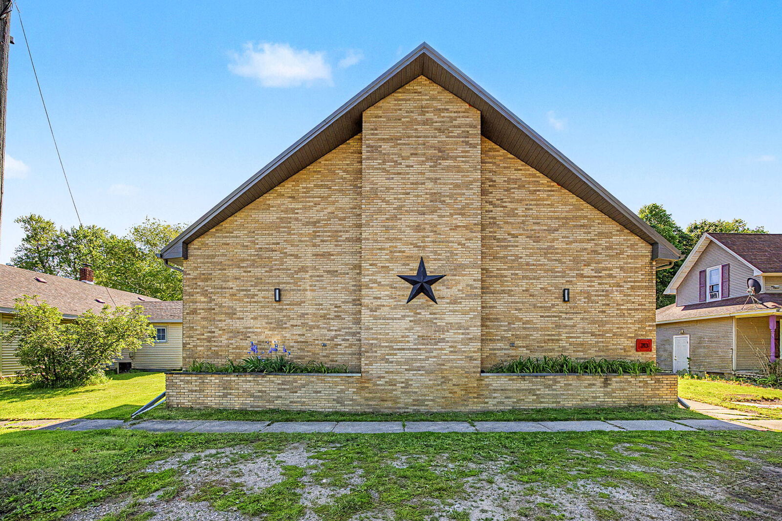 Property Photo: 213 Palmer Street MI 49277
