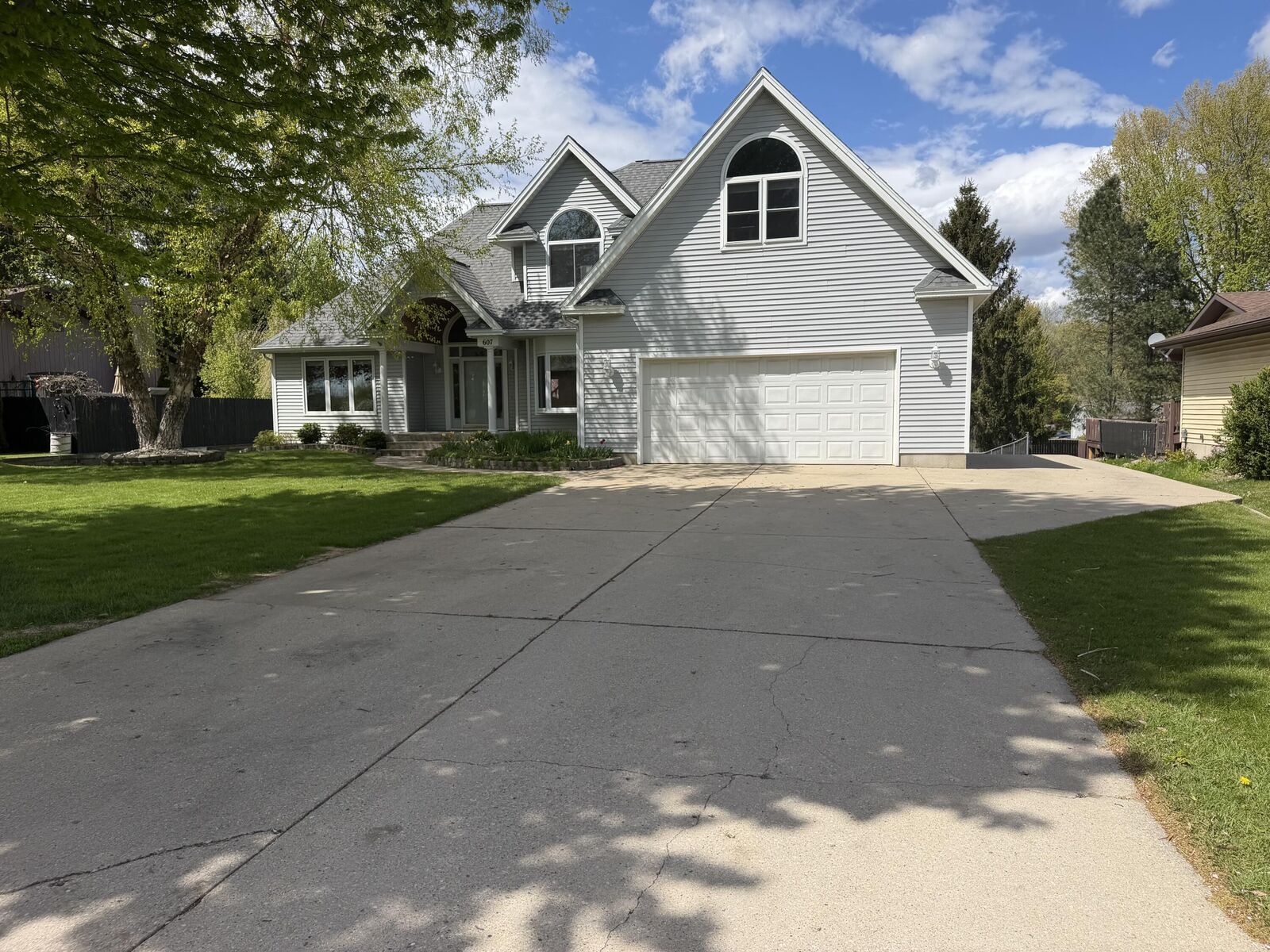 Property Photo: 607 Apache Drive MI 49412