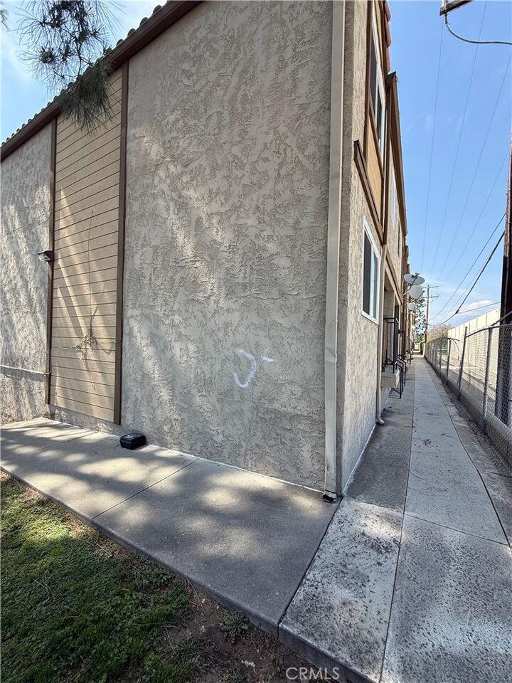 Property Photo:  5195 Walnut 14  CA 91710 