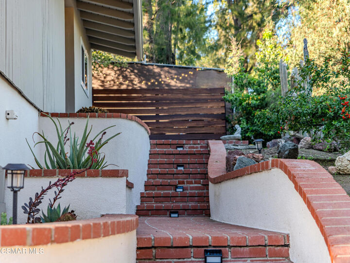 Property Photo:  5101 Calatrana Drive  CA 91364 