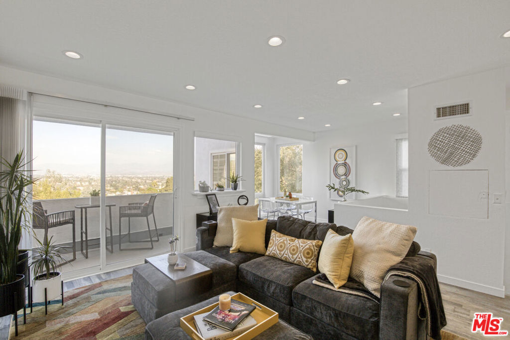 Property Photo:  4112 Vanetta Place  CA 91604 