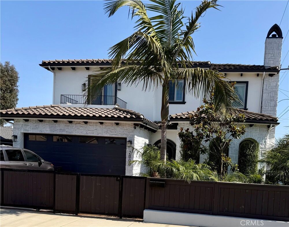 Property Photo: 2000 Robinson St W CA 90278