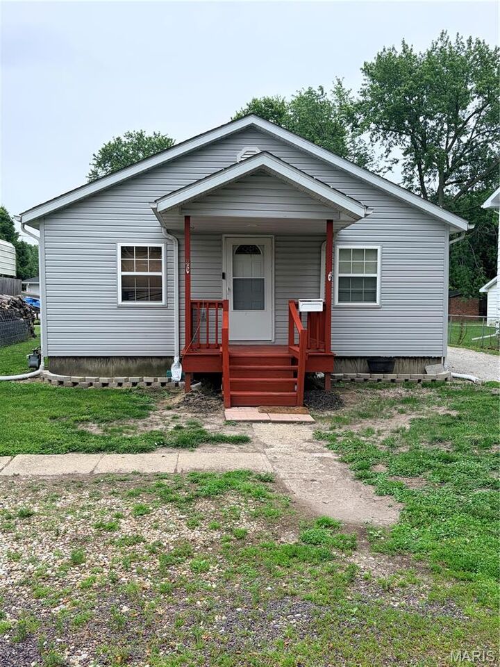Property Photo:  1620 N Monroe Street  IL 62056 