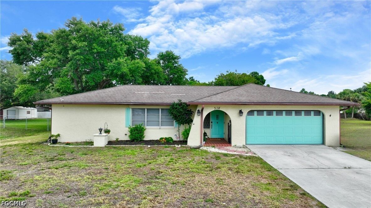 Property Photo:  316 North Avenue  FL 33936 