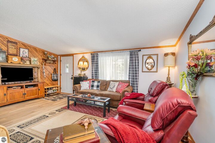 Property Photo:  2423 West Drive  MI 48763 