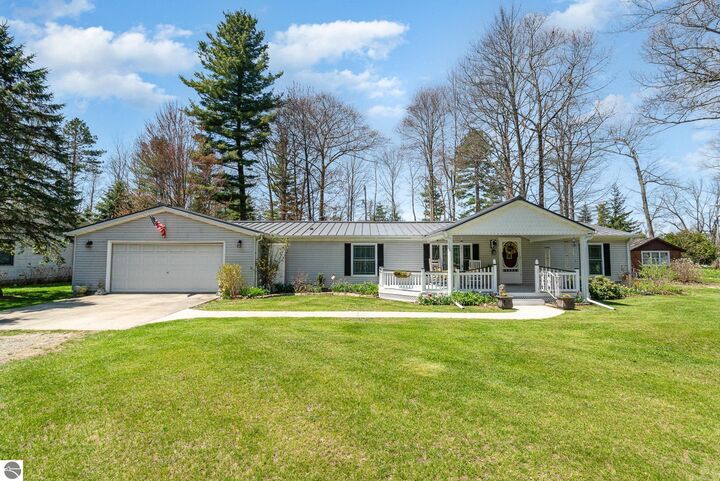 Property Photo:  2423 West Drive  MI 48763 
