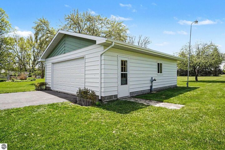 Property Photo: 1921 N Huron Rd MI 48763