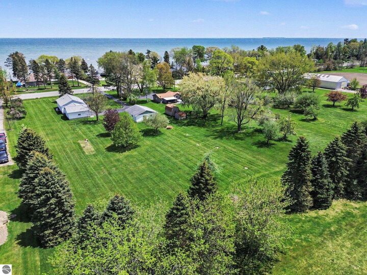 Property Photo:  1921 N Huron Rd  MI 48763 