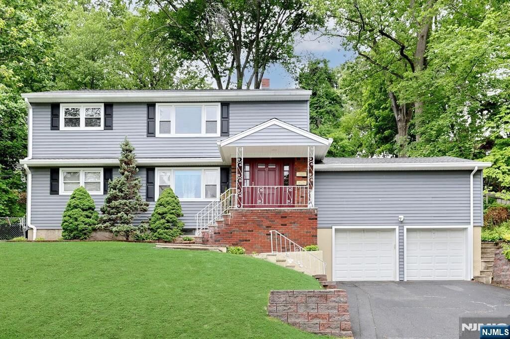 Property Photo:  22 Mountain Avenue  NJ 07675 