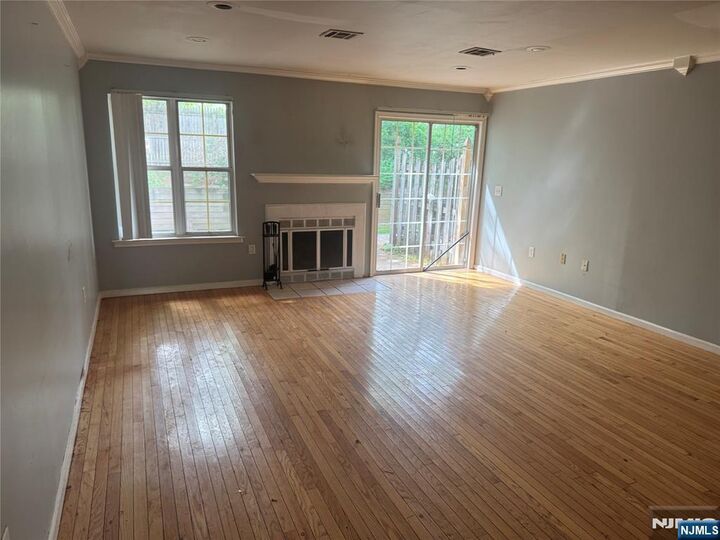 Property Photo:  1087 Oakcroft Lane  NJ 08873 
