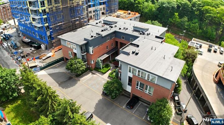 Property Photo: 1600 Kaufer Lane 5 NJ 07024