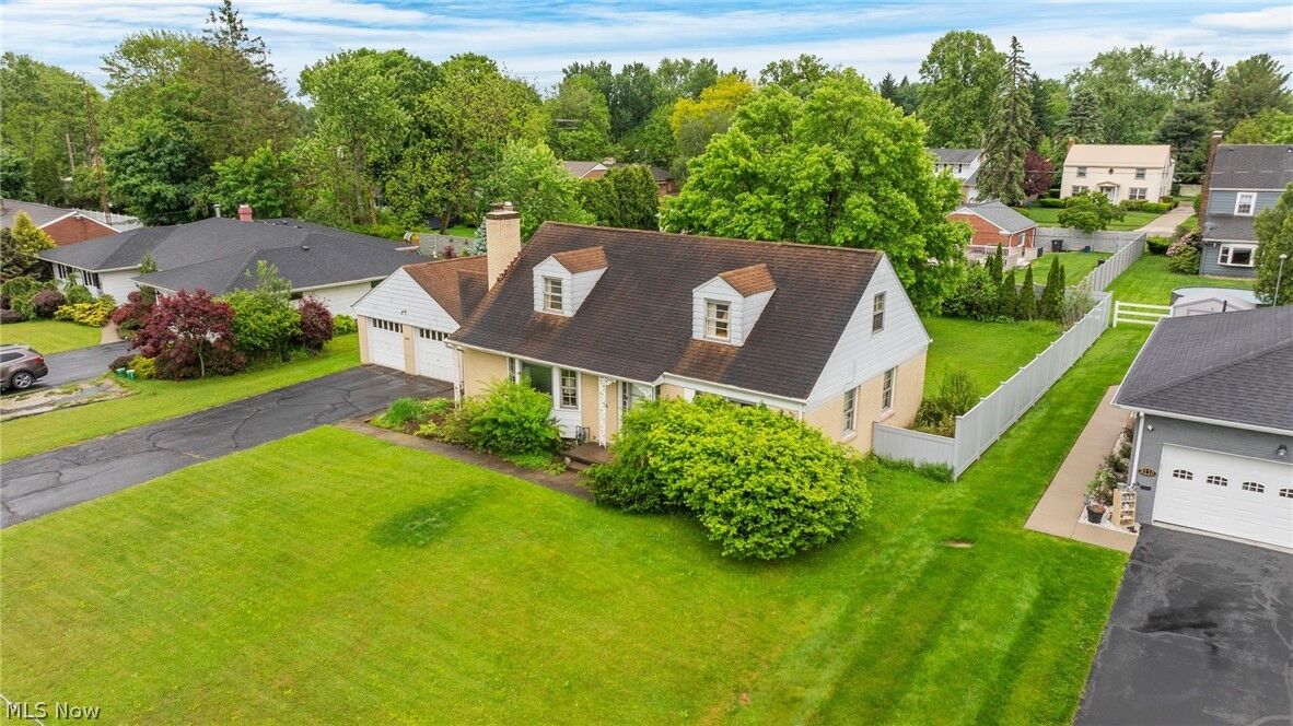Property Photo:  3130 Halsey Drive NE  OH 44483 