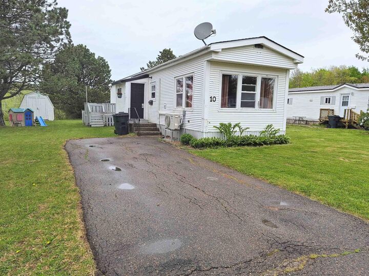 10 Bayview Drive — photo 1