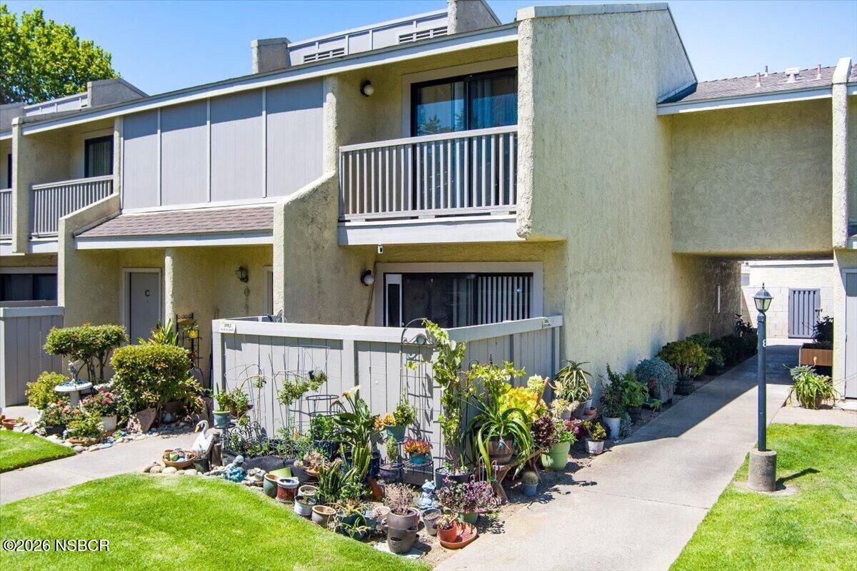 Property Photo:  1205 W Cypress Avenue D  CA 93436 