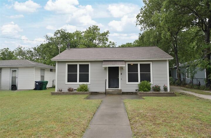 Property Photo:  2021 Denison Street  TX 76201 