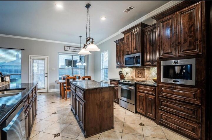 Property Photo:  412 Bur Oak Trail  TX 75126 
