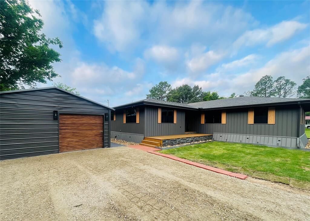 Property Photo: 955 Georgia Drive TX 75432