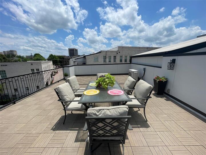 Property Photo: 7333 Valley View Lane 404 TX 75240