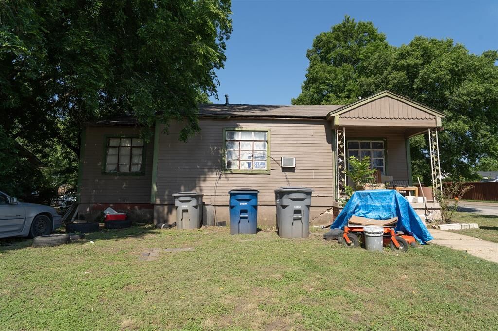 Property Photo: 3403 Alabama Avenue TX 75216