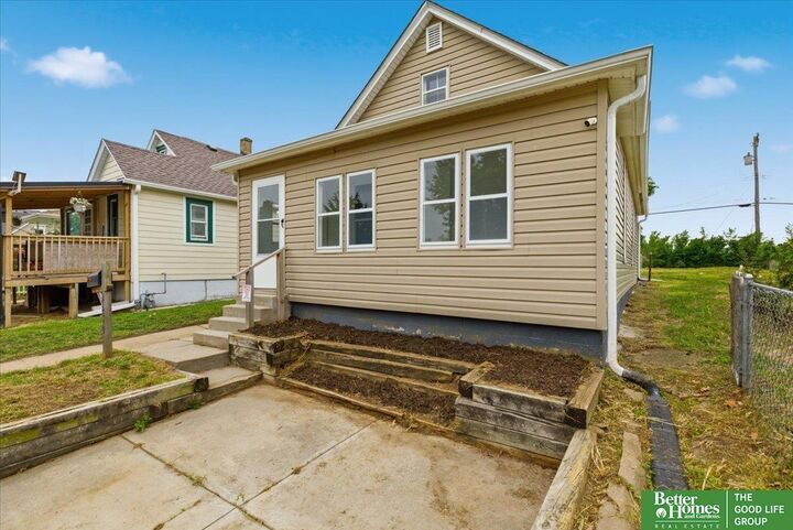 Property Photo:  4430 S 32 Street  NE 68107 