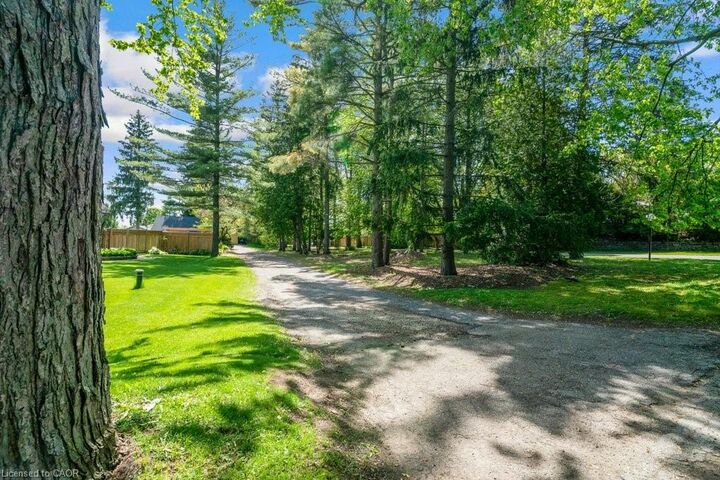 Property Photo: 91 Limerick Drive ON N2P 2G9