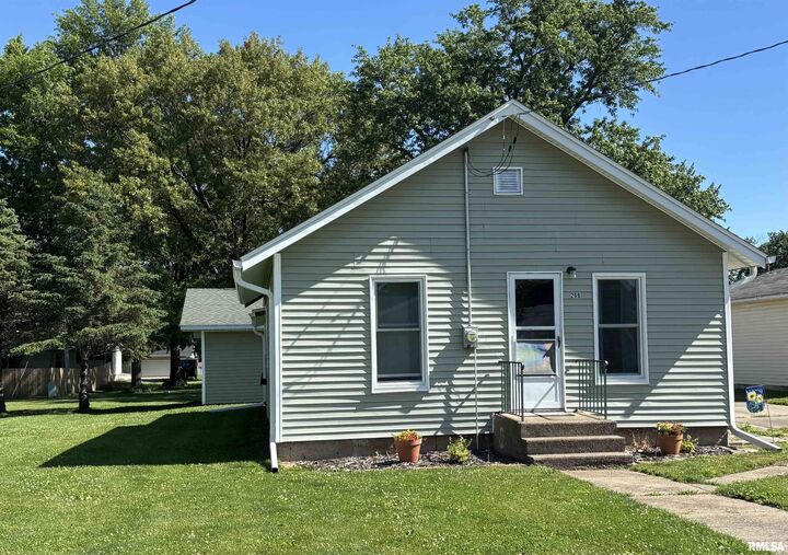 Property Photo:  209 W C Street  IL 61413 