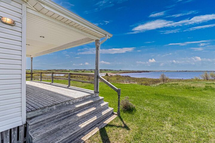 212 Basinview Crescent — photo 1