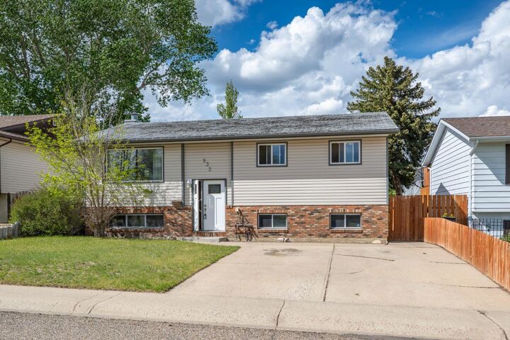 Photo de la propriété: 932 22 Street NE AB T1C 1L7