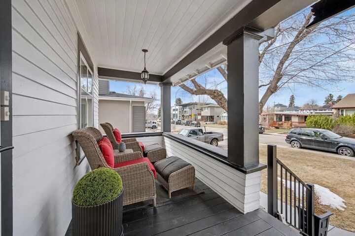 Property Photo:  223 2 Avenue NE  AB T2E 0E3 