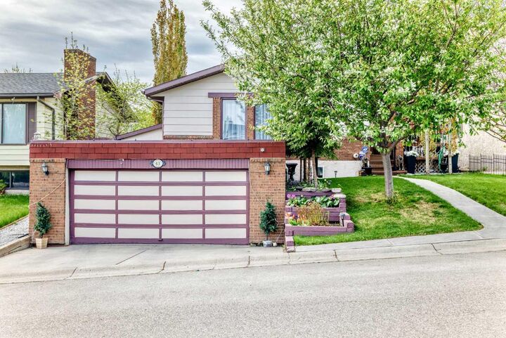 43 Beaconsfield Way NW — photo 1