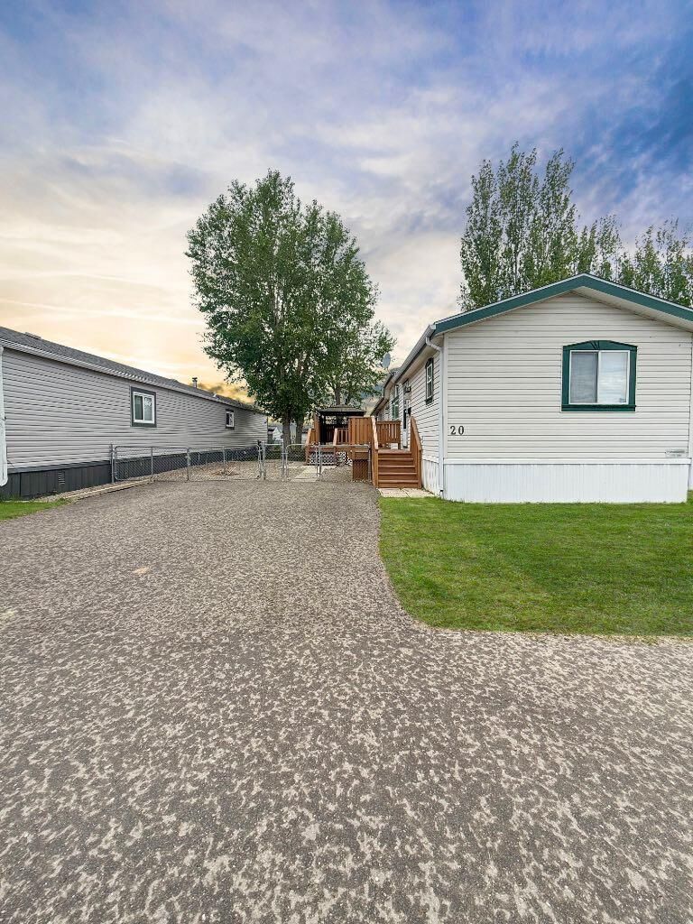 Property Photo:  1712 23st Street 20  AB T1M 1E3 