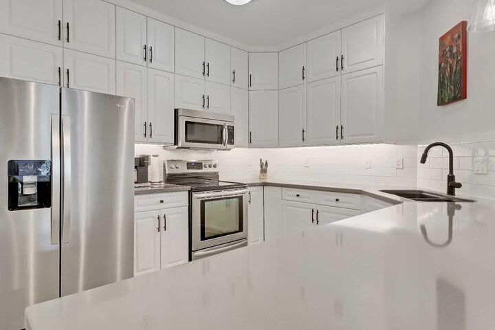 Property Photo: 2419 Erlton Road SW 402 AB T2S 3B8