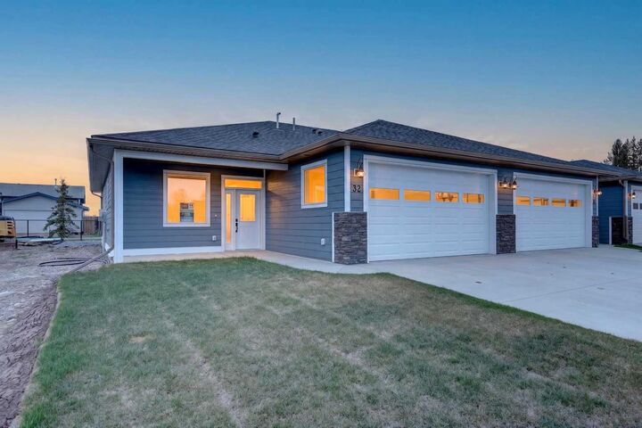 Property Photo:  610 4 Avenue SW 32  AB T0M 1X0 