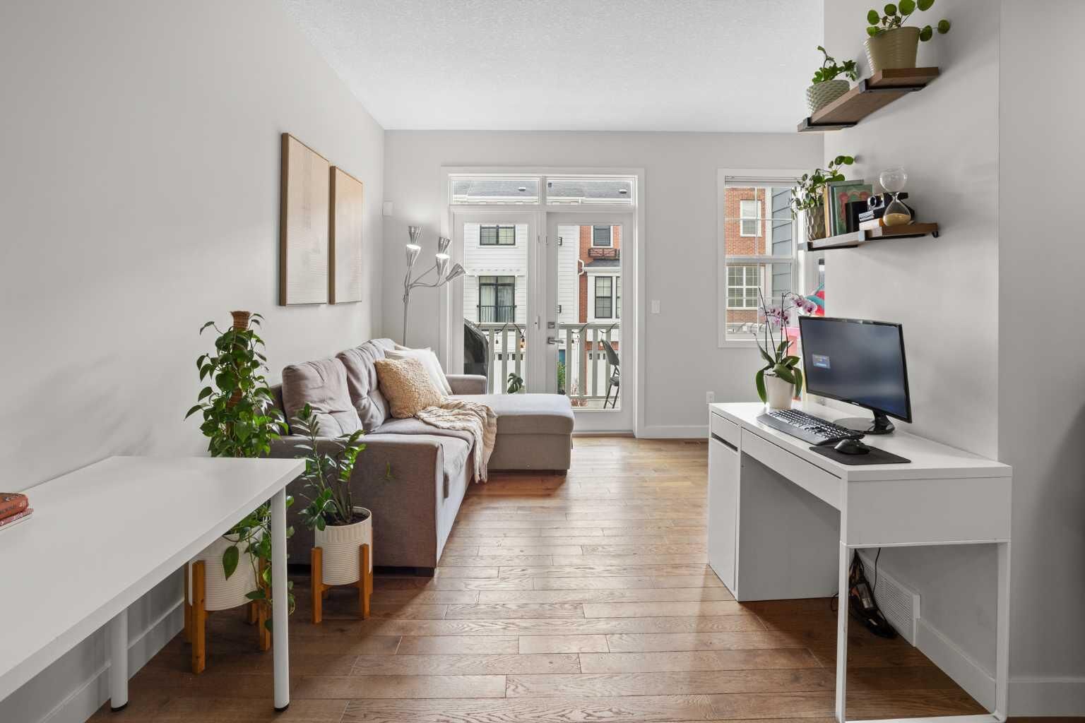Property Photo: 8 Sherwood Row NW AB T3R 0X1