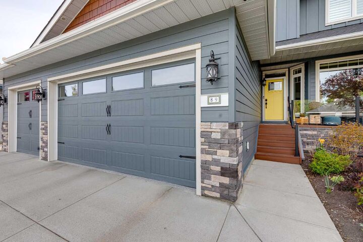 Property Photo: 89 Douglasdale Crescent SE AB T2Z 3A2