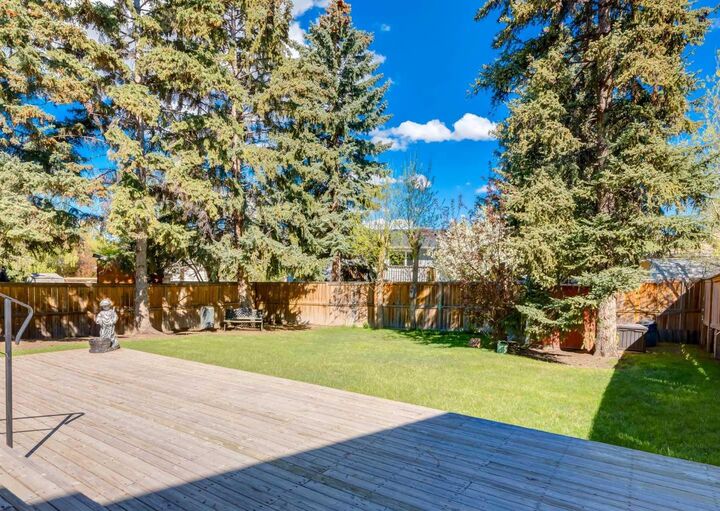 Property Photo:  4808 Valiant Drive NW  AB T3A 1X2 
