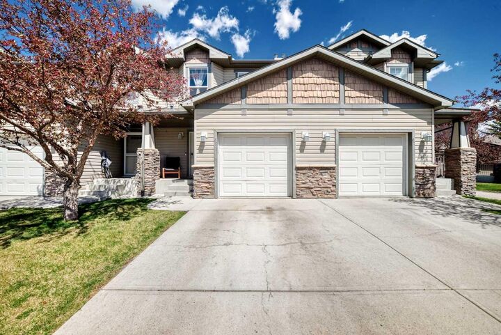 Property Photo:  65 Spring Meadows Bay  AB T1S 2G8 