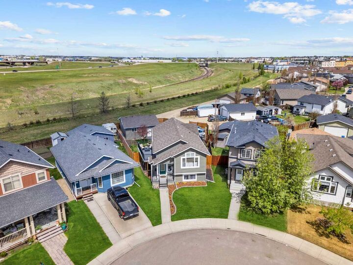 Property Photo:  132 Oswald Close  AB T4P 0C1 