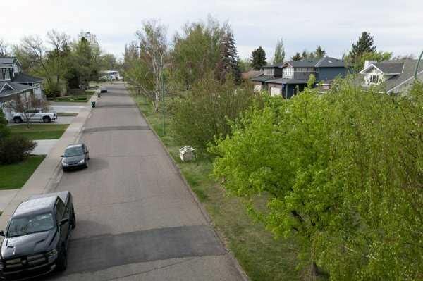 Property Photo:  418 Dieppe Boulevard S  AB T1J 3X1 
