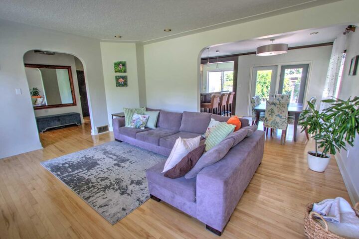 Property Photo: 1604 Scotland Street SW AB T3C 2L5