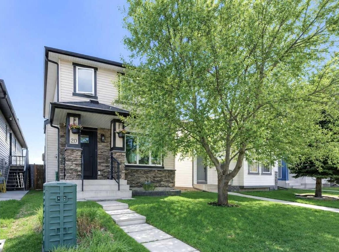 Property Photo:  20 Everridge Road SW  AB T2Y 4S8 