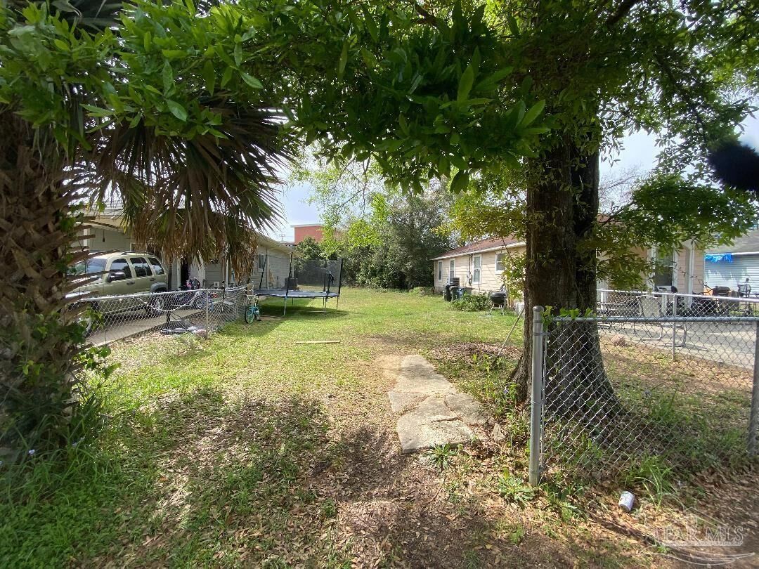 Property Photo: 2305 N Spring St FL 32501