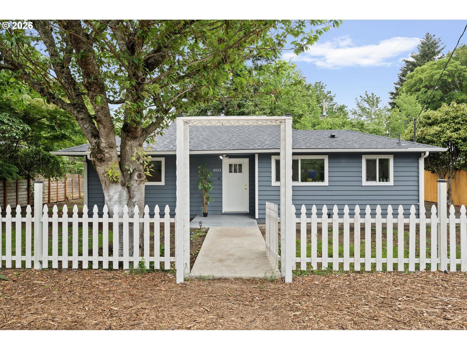 Property Photo:  8923 SE Clinton St  OR 97266 