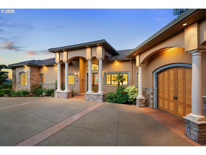 Property Photo:  1212 SW Hessler Dr  OR 97239 