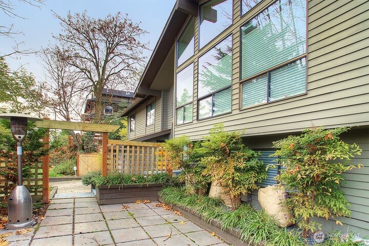 Property Photo:  3314 E Pike Street  WA 98122 