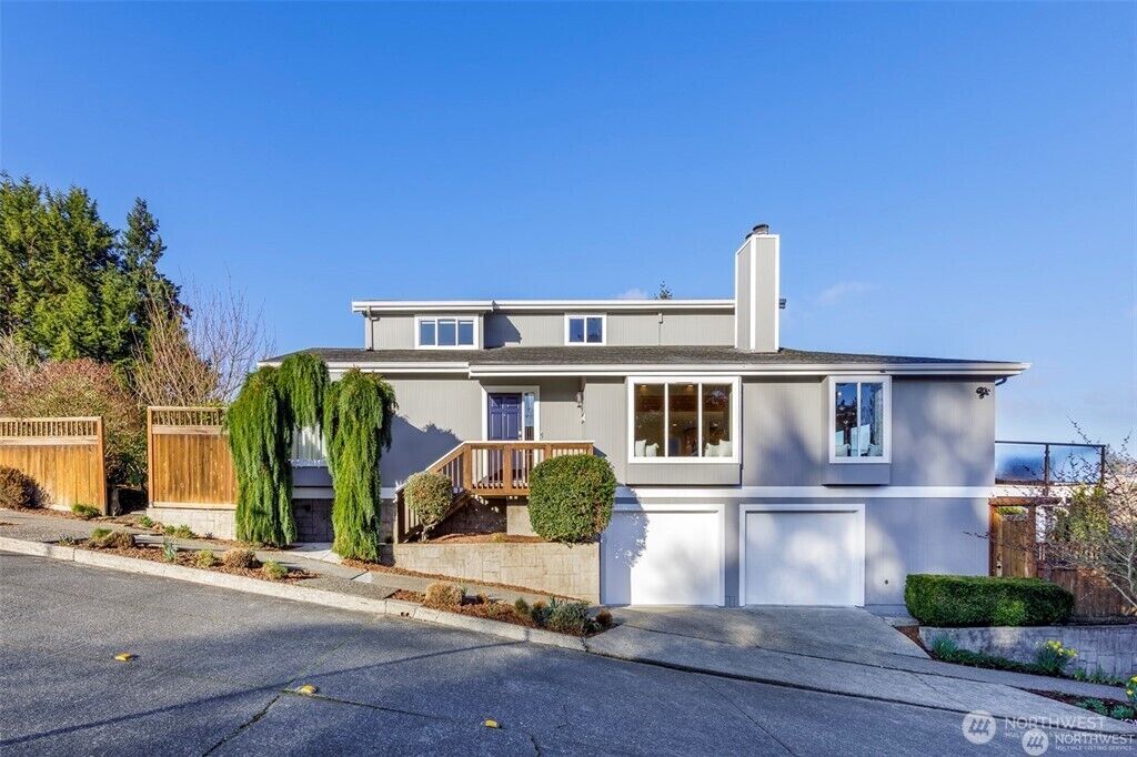 Property Photo:  6001  60th Avenue NE  WA 98115 