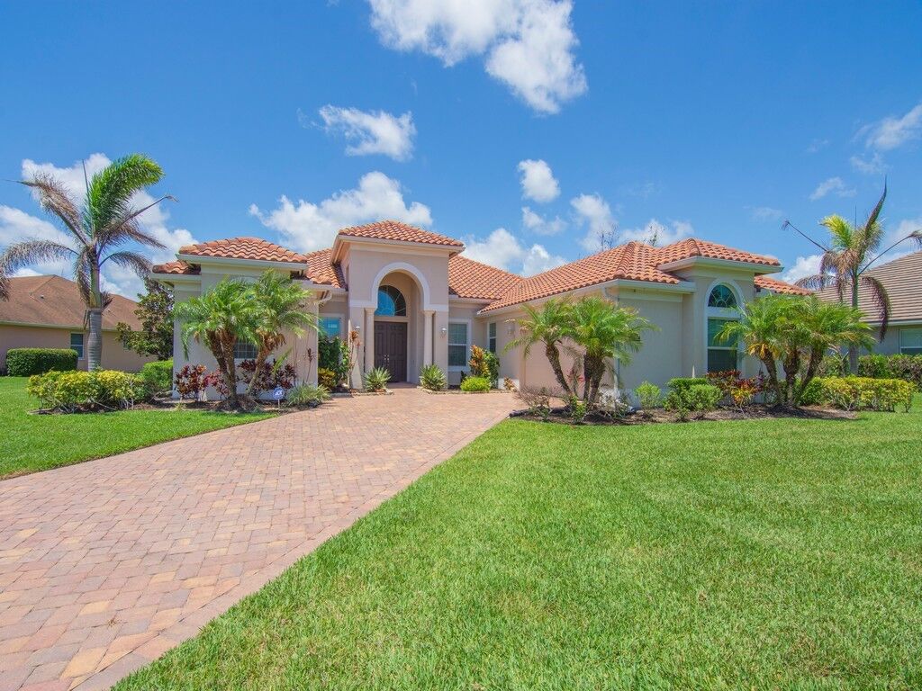 Property Photo:  4405 65th Drive  FL 32967 
