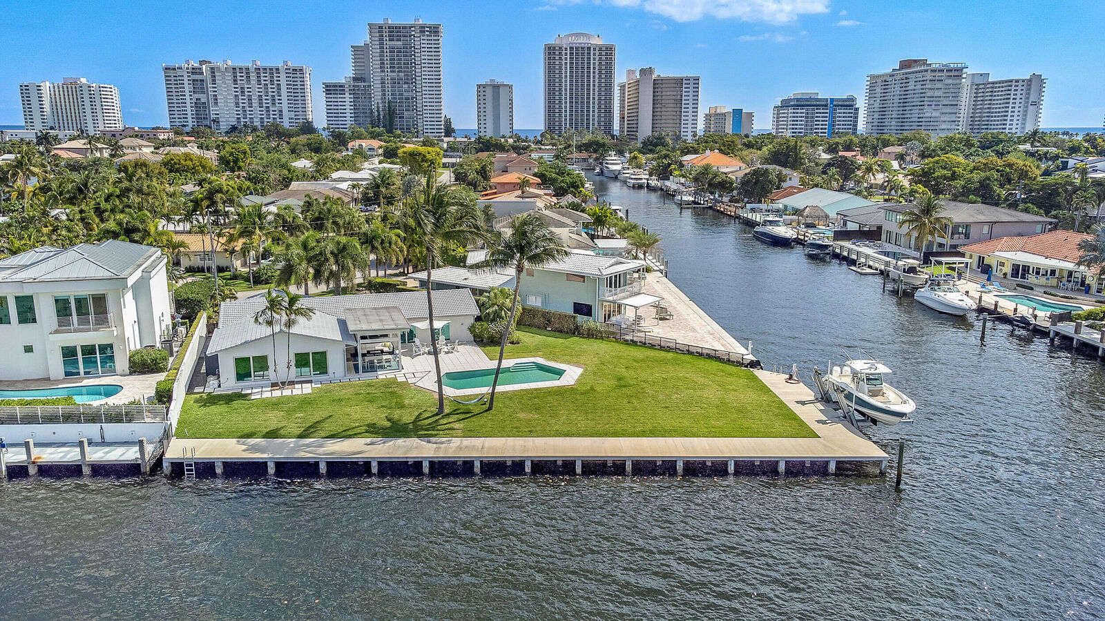 Property Photo:  35 Castle Harbor Isle Drive  FL 33308 